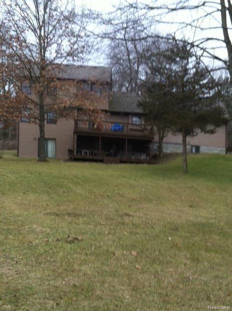 2218 Sexton Road Howell, MI 48843 - Photo 4 of 21 Back 2.jpg