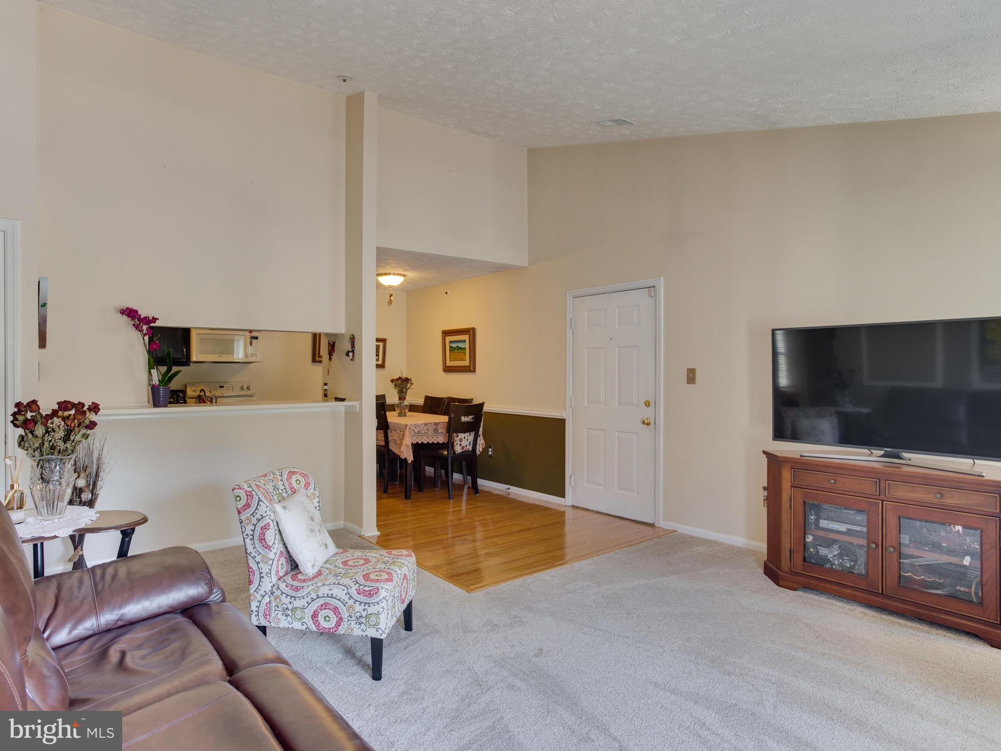 6400 Greenfield Road, Unit 908 Elkridge, MD 21075 - Photo 5 of 21 Neutral decor allows you to move right in.
