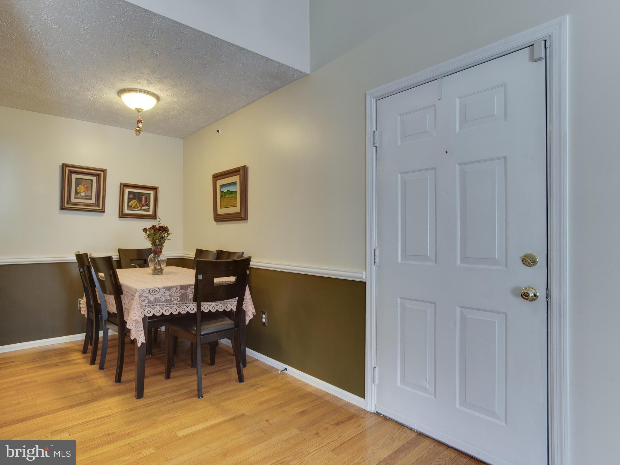 6400 Greenfield Road, Unit 908 Elkridge, MD 21075 - Photo 7 of 21 Enjoy meals in the eat-in kitchen.