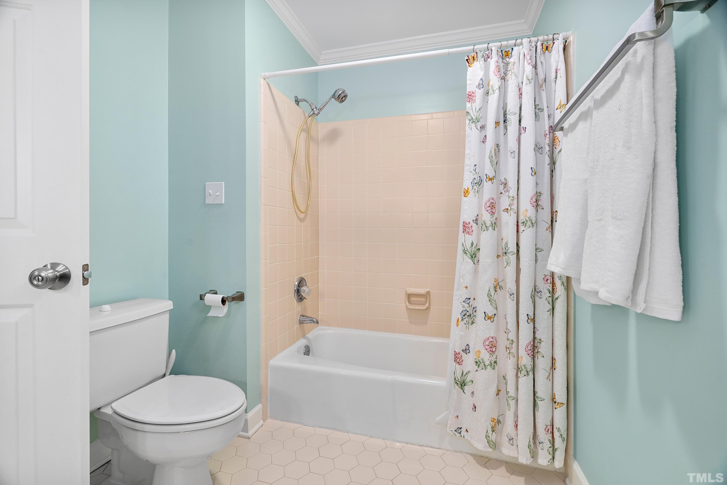 2013 Countrywood Road North Raleigh, NC 27615 - Photo 34 of 73 a bathroom with a toilet and a bathtub