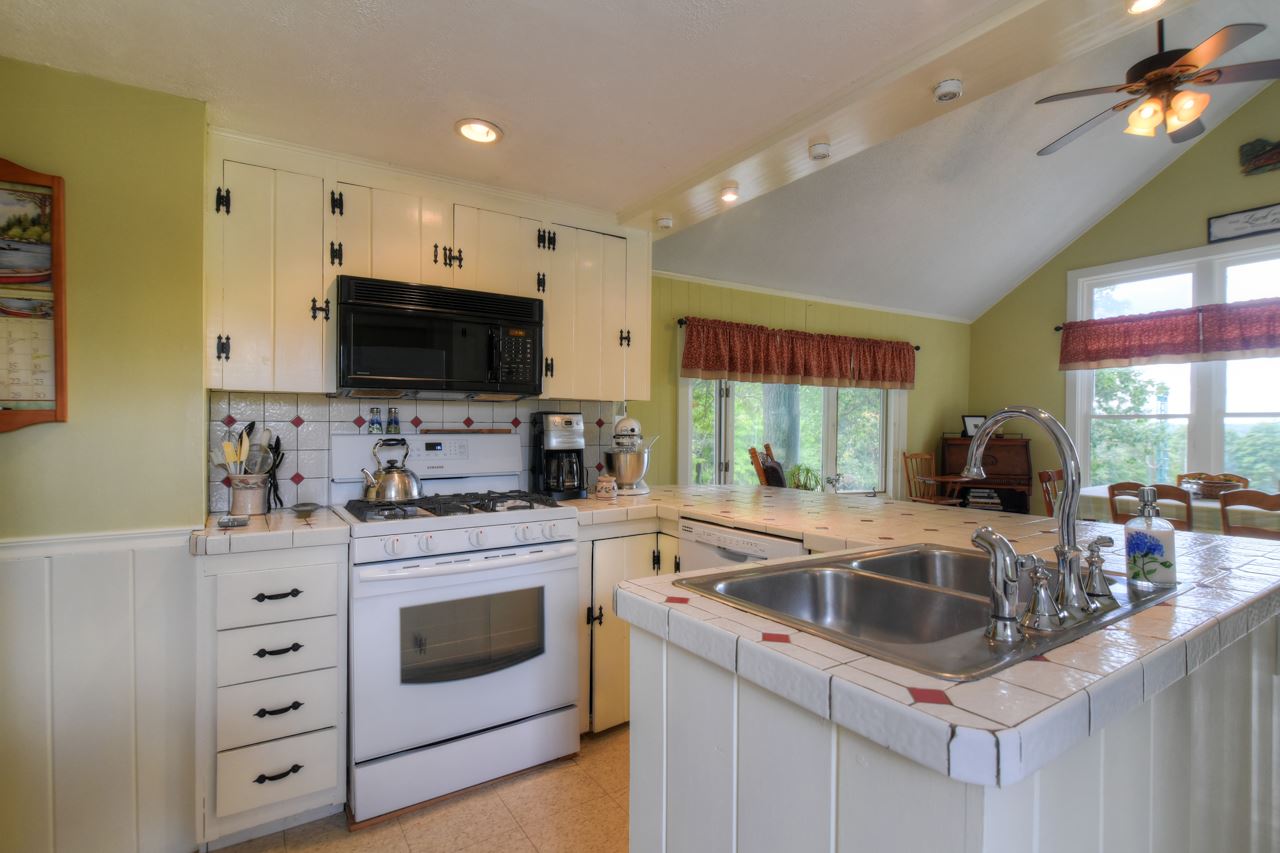 7299 Currier Road Loudon, NH 03307 - Photo 13 of 37