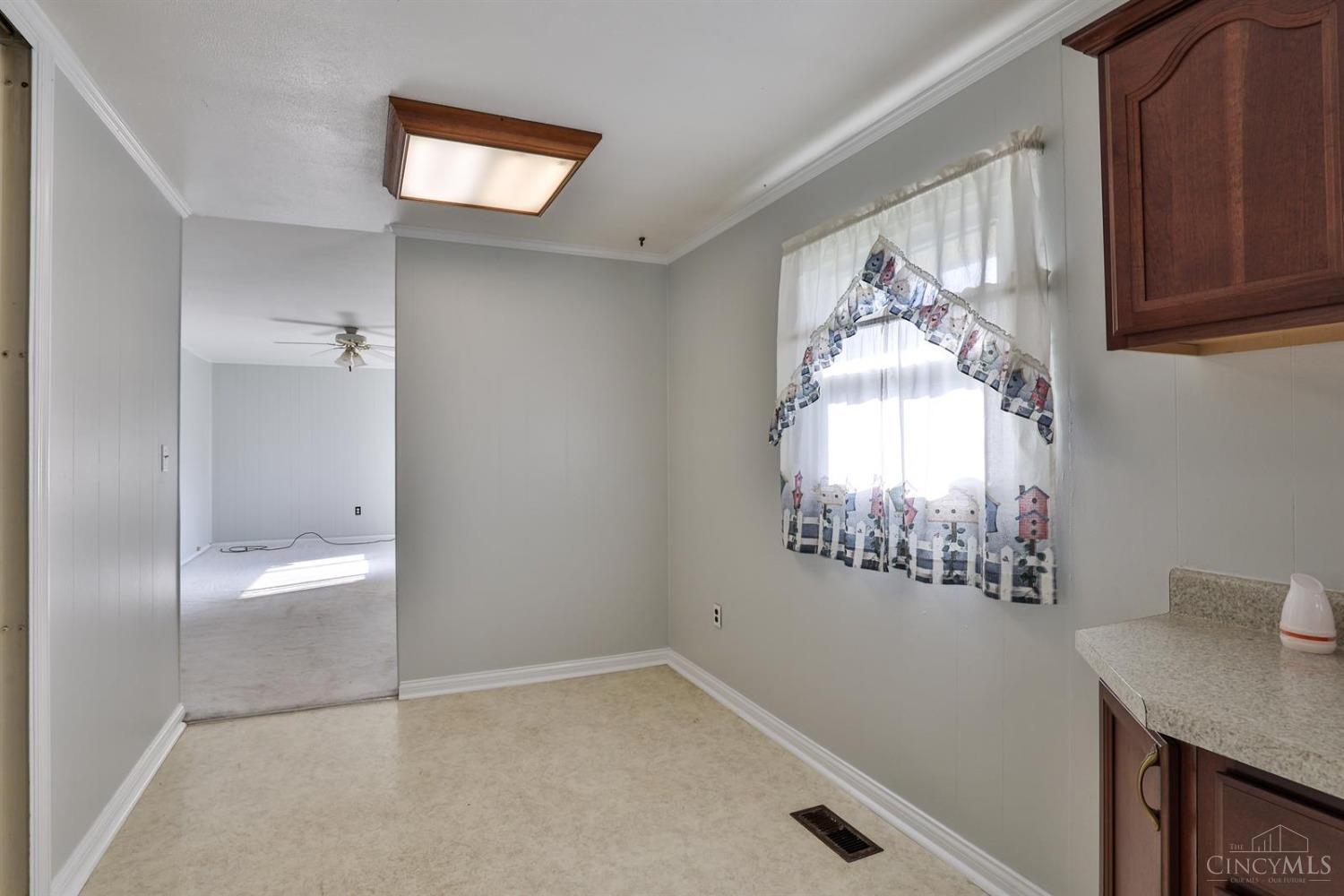 2542 Adams Road Cincinnati, OH 45231 - Photo 10 of 24
