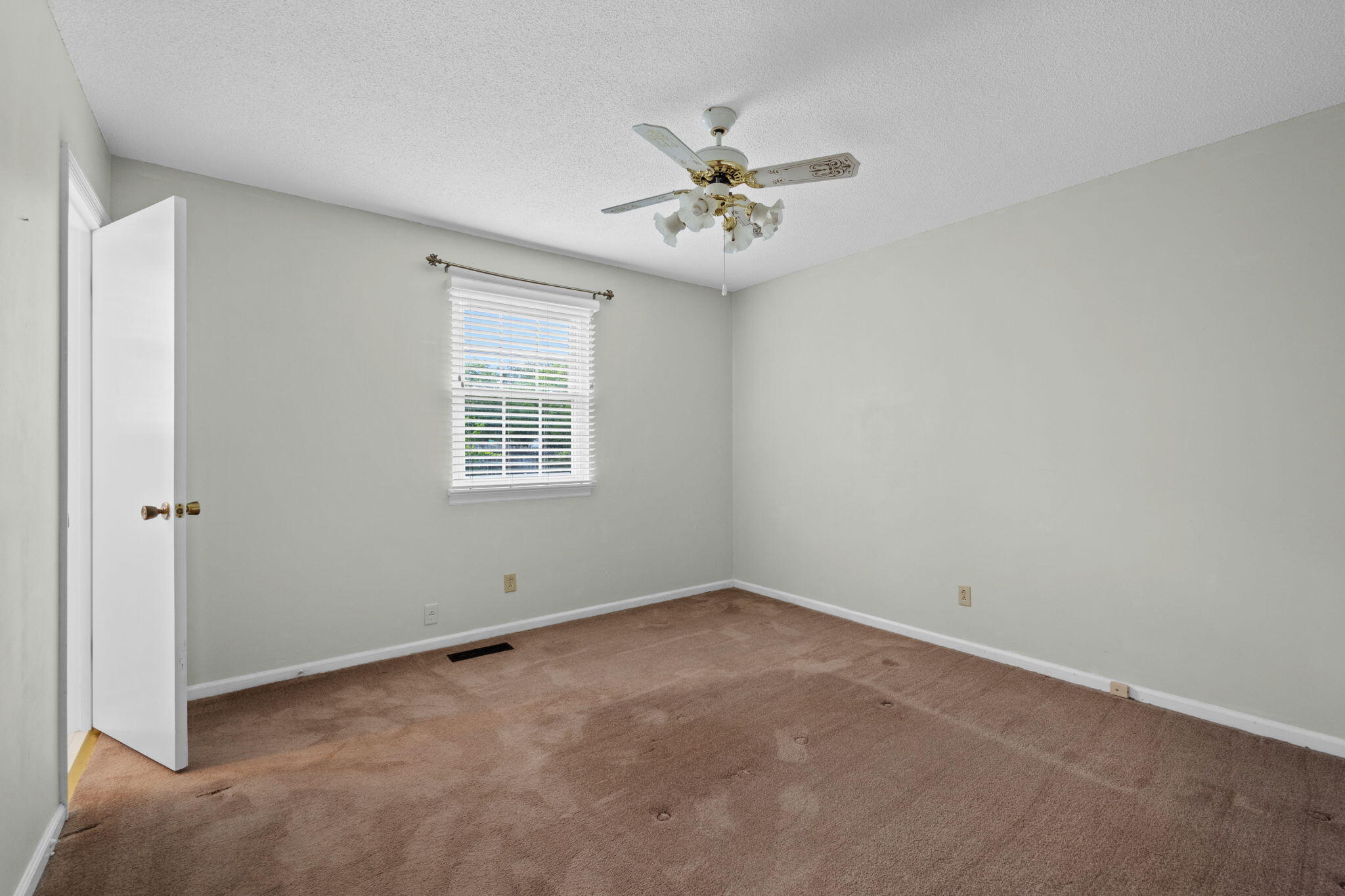 8979 Hensley Road Hixson, TN 37343 - Photo 6 of 32 6-web-or-mls-DSC_3897