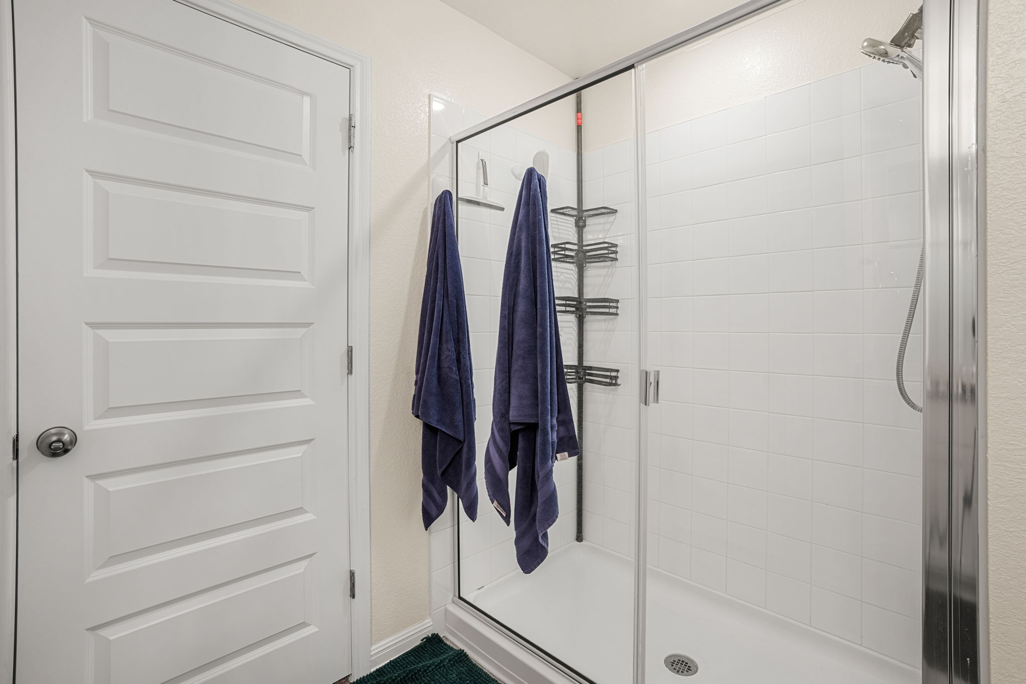 148 Hidalgo Lane Elgin, TX 78621 - Photo 25 of 38 A well-appointed shower stall features clean white tile and convenient built-in shelving.
