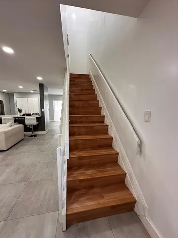 a view of entryway and kitchen