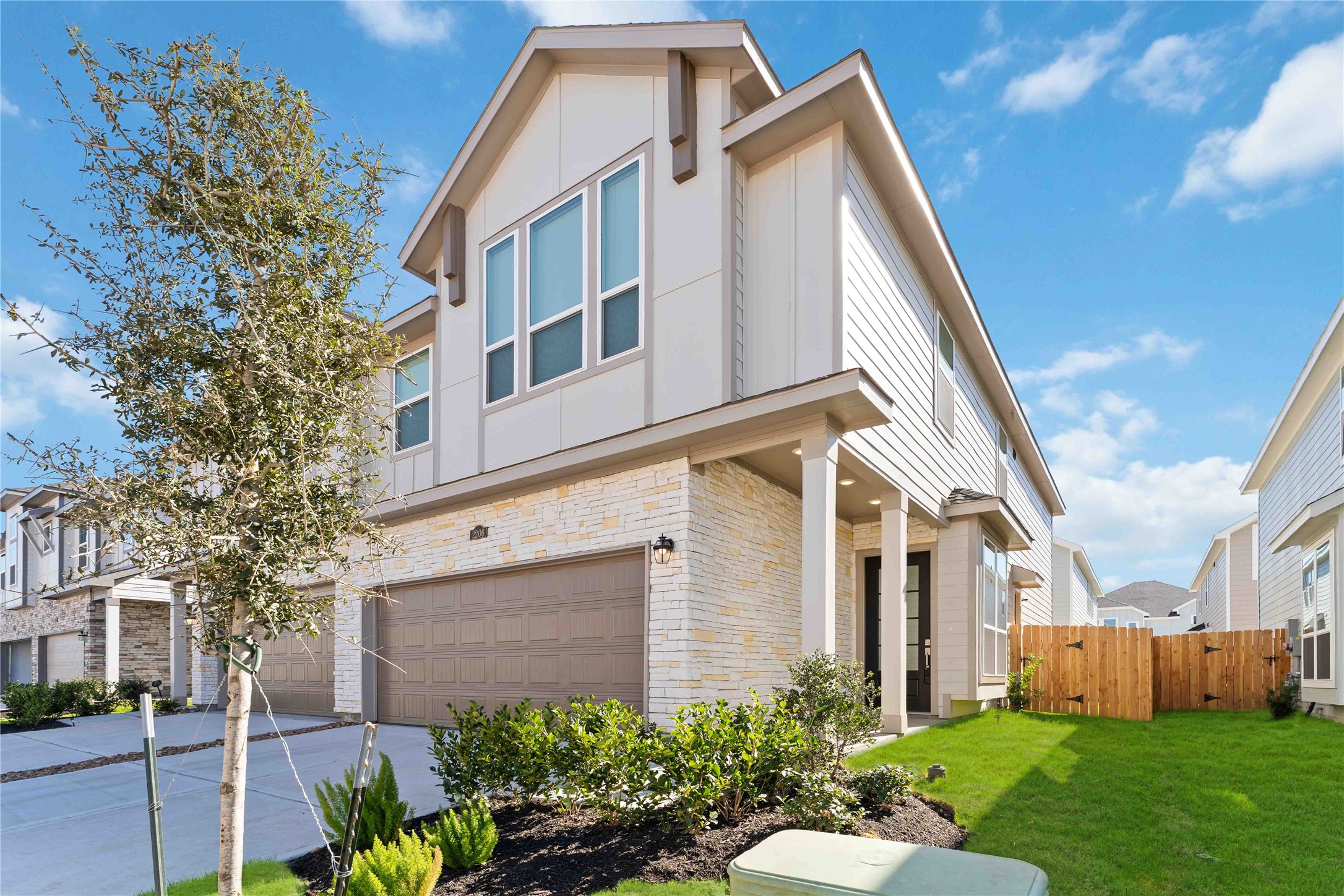 2206 Via Isa Lane Houston, TX 77051 - Photo 2 of 30