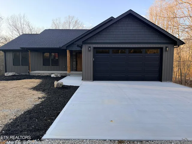 $429,000 | 201 Grand Pappy Lane, Oneida, TN 37841