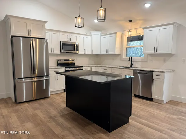 $429,000 | 201 Grand Pappy Lane, Oneida, TN 37841