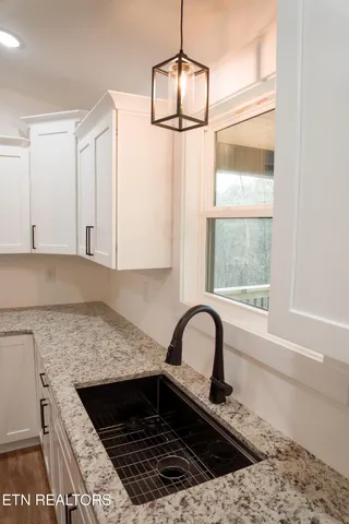 $429,000 | 201 Grand Pappy Lane, Oneida, TN 37841