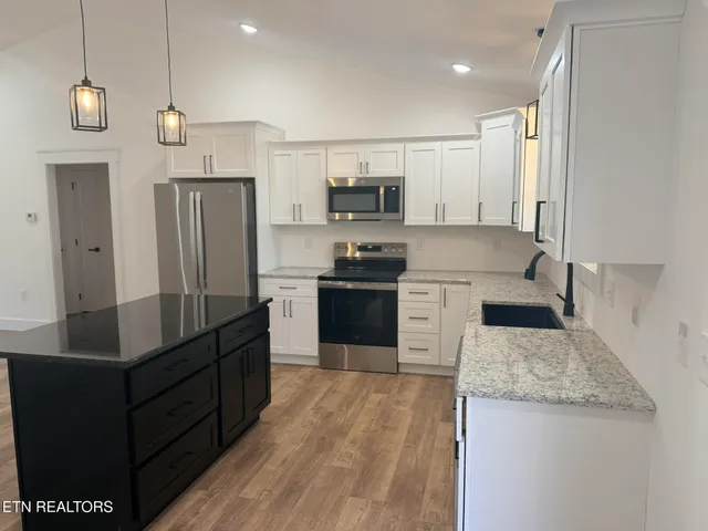 $429,000 | 201 Grand Pappy Lane, Oneida, TN 37841