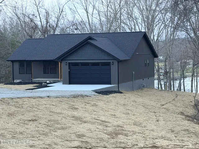 $429,000 | 201 Grand Pappy Lane, Oneida, TN 37841