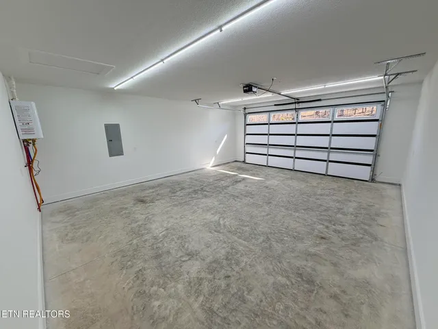 $429,000 | 201 Grand Pappy Lane, Oneida, TN 37841