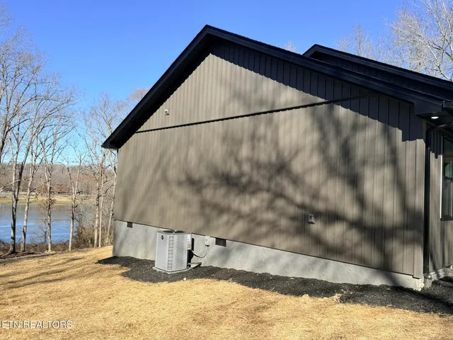 $429,000 | 201 Grand Pappy Lane, Oneida, TN 37841