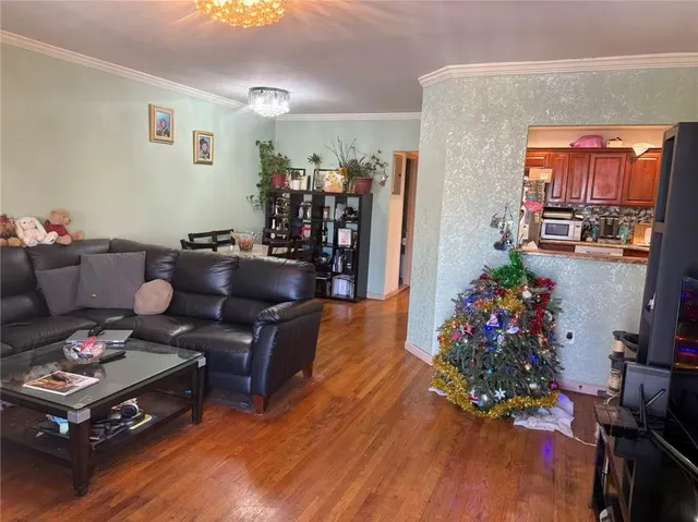 $769,900 | 2152 81 Street, Unit 2A | Bensonhurst