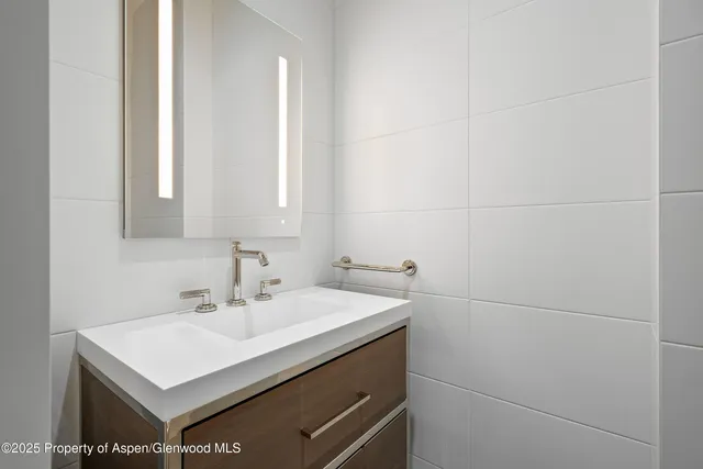 $57,500,000 | 401 Eagle Park Drive, Aspen, CO 81611