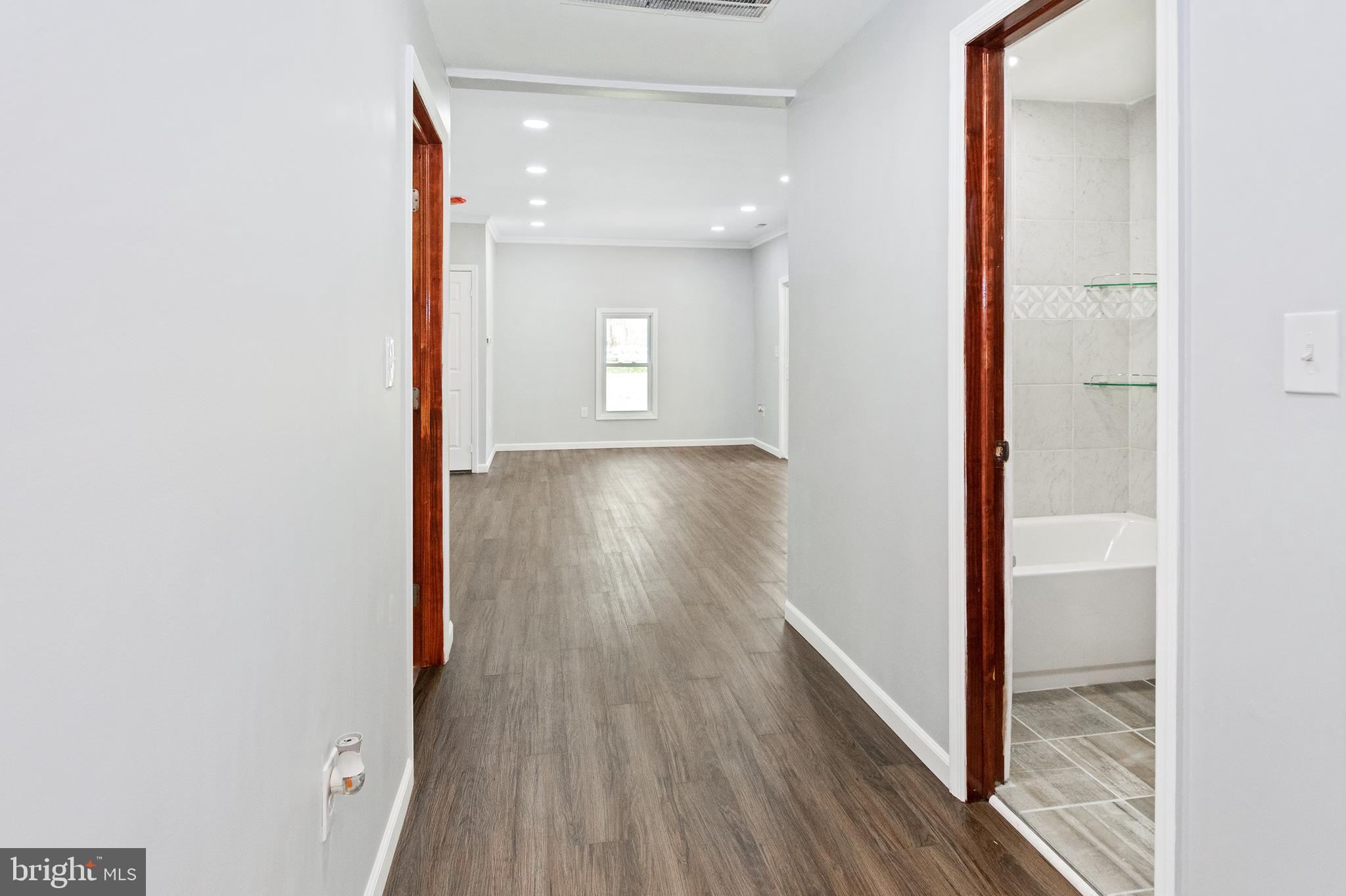 2008 Holly Neck Road Baltimore, MD 21221 - Photo 13 of 23 INTERIOR GENERAL