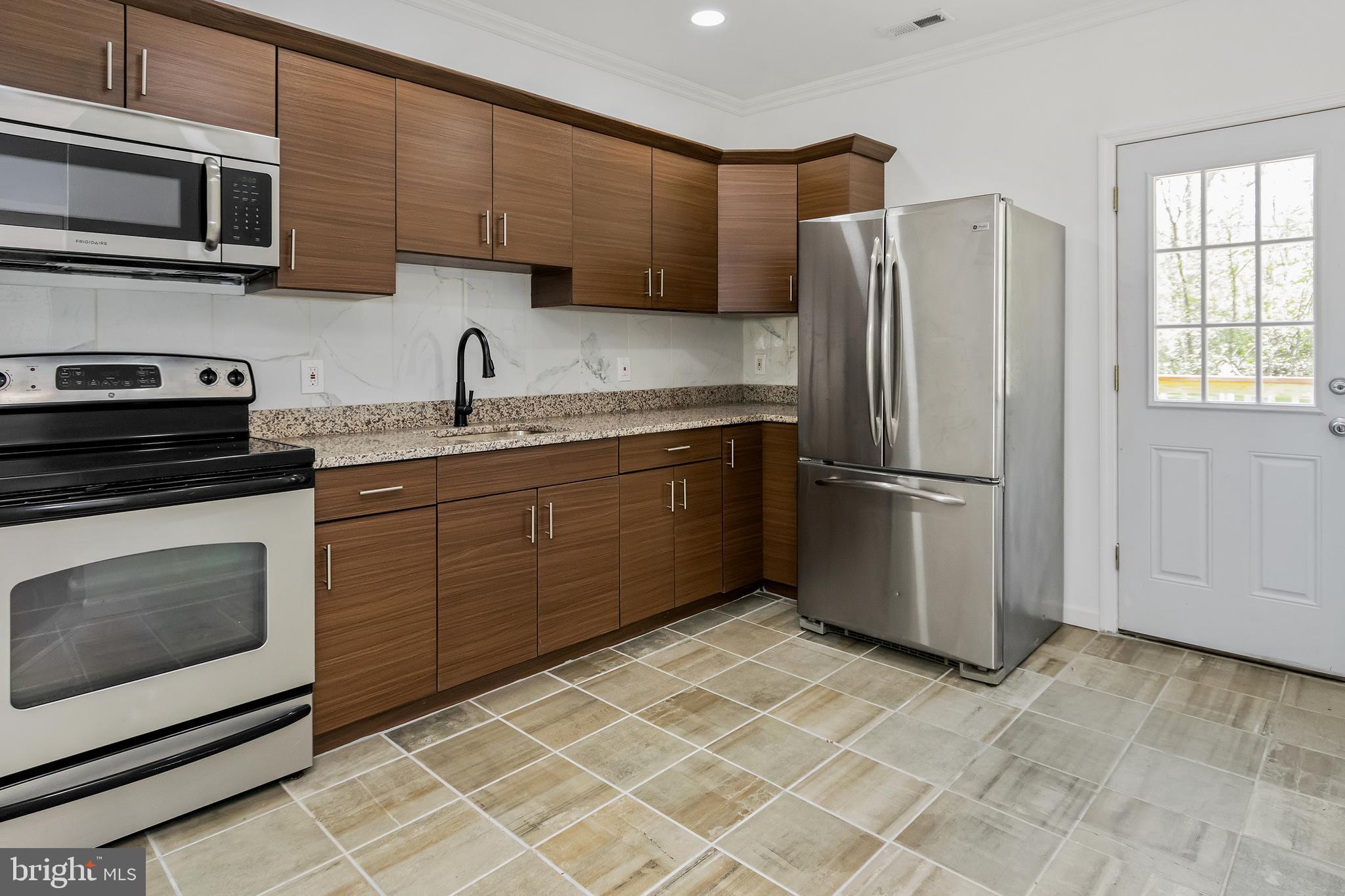 2008 Holly Neck Road Baltimore, MD 21221 - Photo 5 of 23 KITCHEN W/ SS APPLIANCES