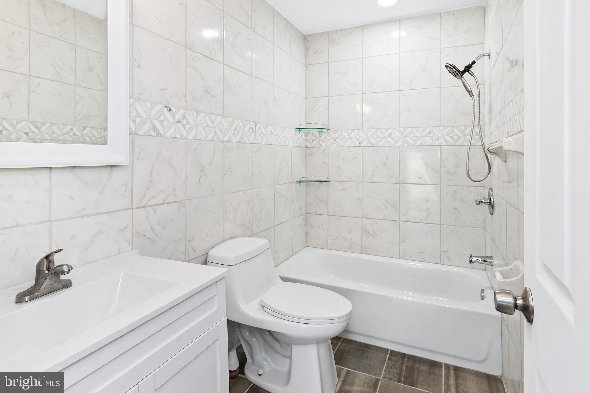 2008 Holly Neck Road Baltimore, MD 21221 - Photo 7 of 23 FULL BATH