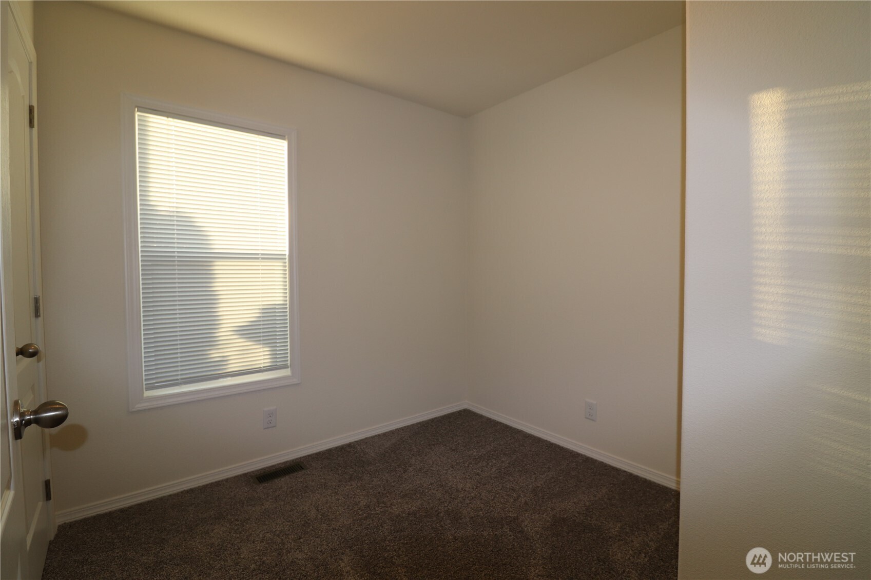 3255 South 181st Street, Unit 97 SeaTac, WA 98188 - Photo 6 of 23 an empty room with a window