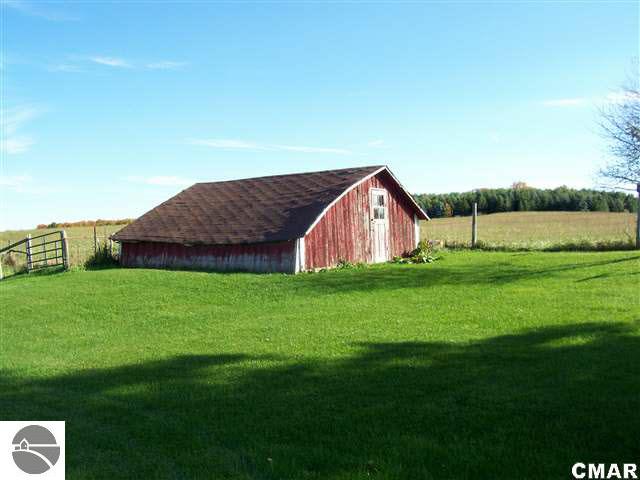 11950 North Meridian Road Farwell, MI 48622 - Photo 7 of 25 1774744-6.JPG