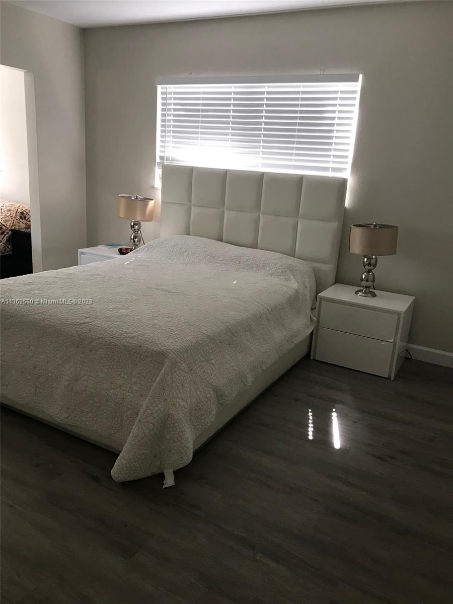4565 Duhme Road, Unit 105 St. Petersburg, FL 33708 - Photo 7 of 19 a bedroom with a bed and window