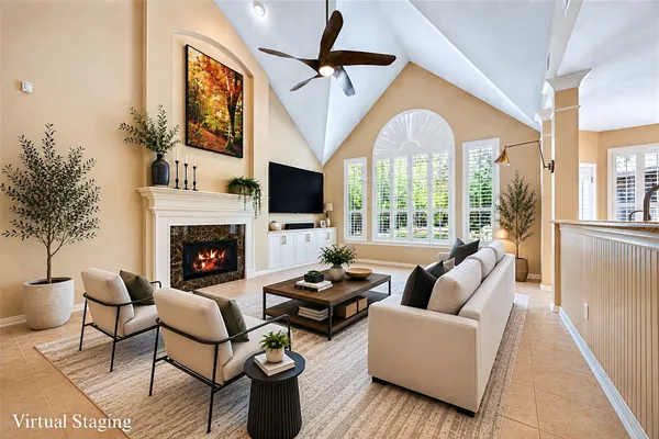 $749,900 | 10 Latticeleaf Place, The Woodlands, TX 77382