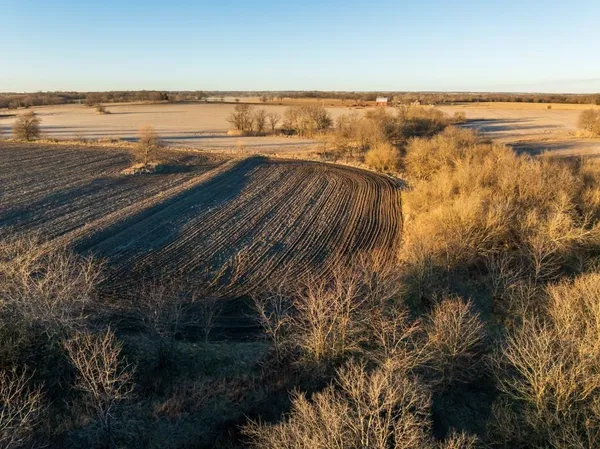 $220,000 | 231 Northeast Ne Road, Leeton, MO 64761