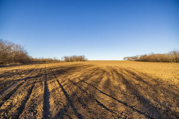 $220,000 | 231 Northeast Ne Road, Leeton, MO 64761