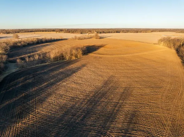 $220,000 | 231 Northeast Ne Road, Leeton, MO 64761