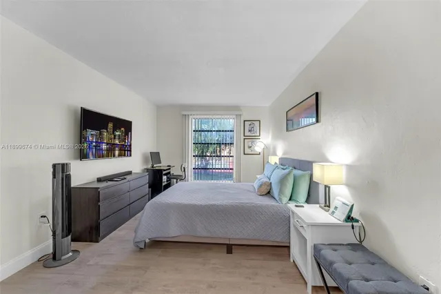 $305,000 | 9437 Southwest 76th Street, Unit V25, Miami, FL 33173