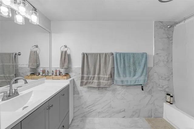 $305,000 | 9437 Southwest 76th Street, Unit V25, Miami, FL 33173