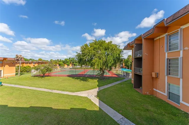 $305,000 | 9437 Southwest 76th Street, Unit V25, Miami, FL 33173