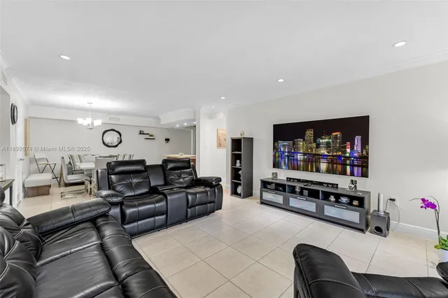 $305,000 | 9437 Southwest 76th Street, Unit V25, Miami, FL 33173