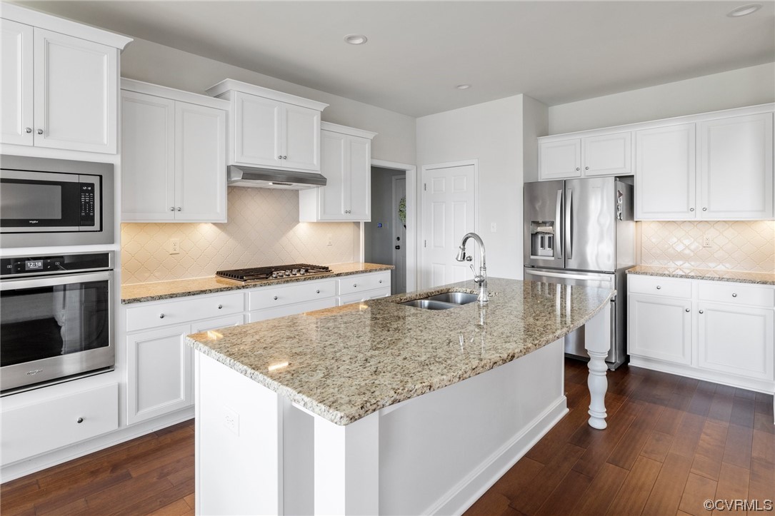 3825 Bircham Loop Midlothian, VA 23113 - Photo 15 of 38 Large gourmet kitchen w/ upgraded cabinets w/ soft