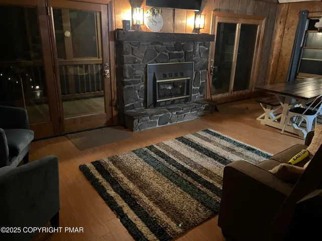 a view of a livingroom with furniture