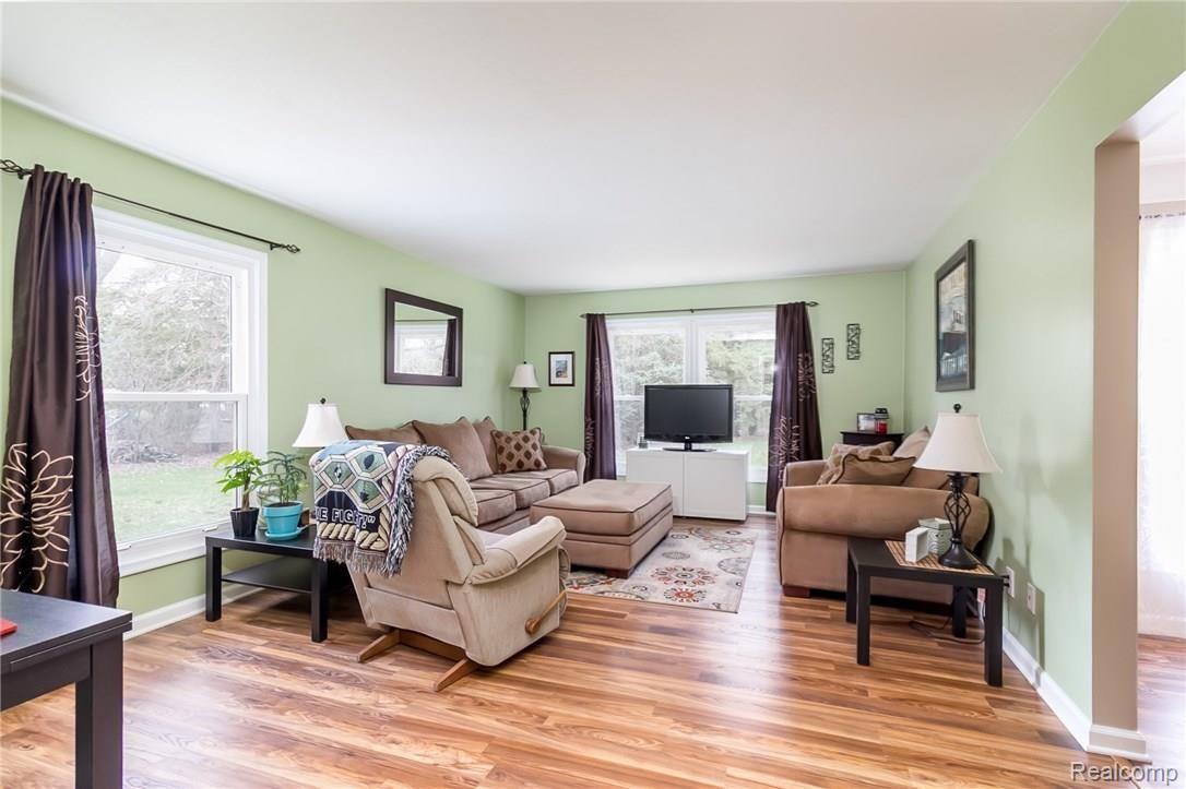 23005 Ennishore Drive Novi, MI 48375 - Photo 4 of 28 Lots of Light Living Room