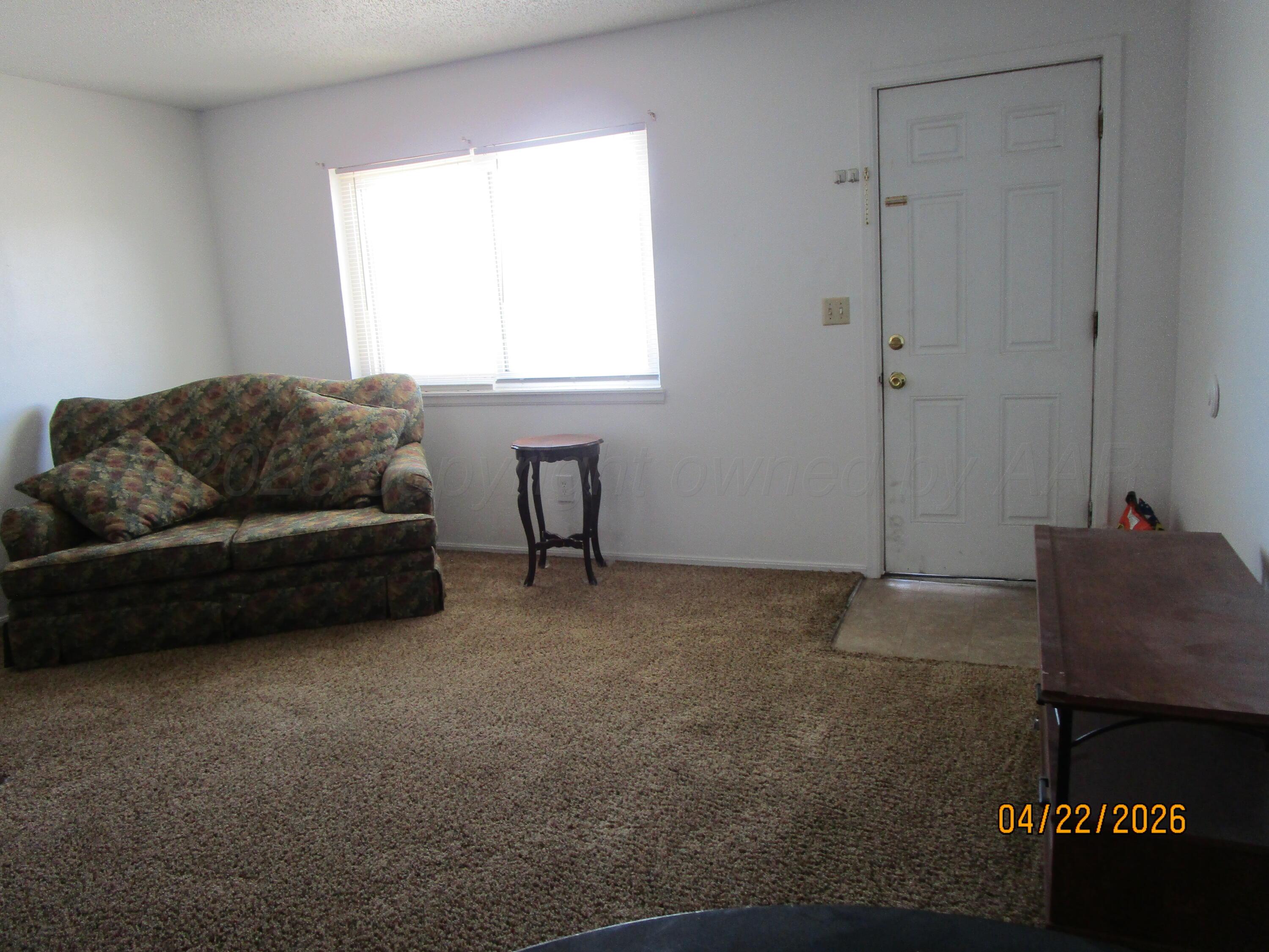 714 Deahl Street Borger, TX 79007 - Photo 2 of 5 Living Room