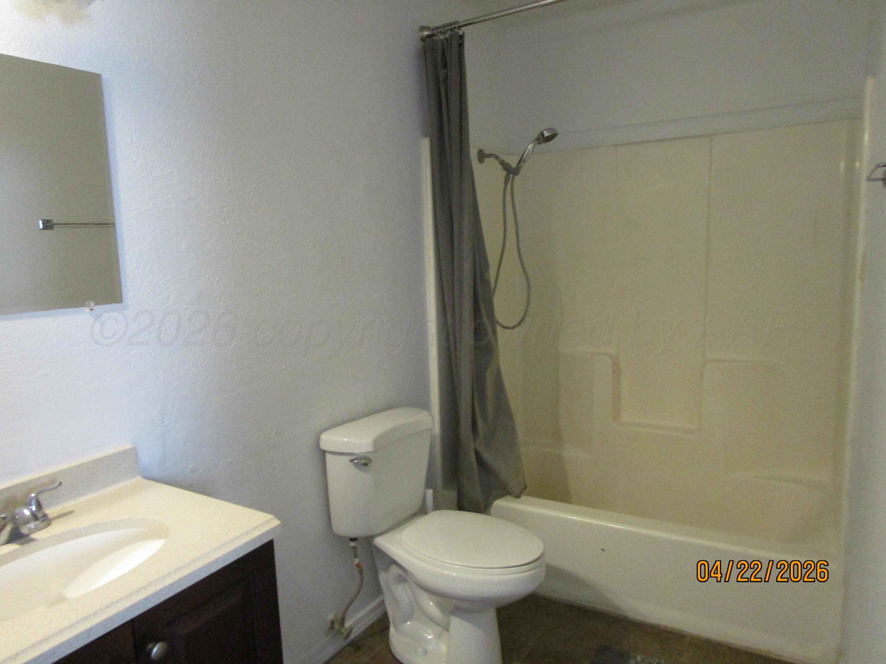 714 Deahl Street Borger, TX 79007 - Photo 5 of 5 Bathroom