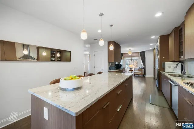 $1,830,573 | 29 Victoria Place West, Fort Lee, NJ 07024