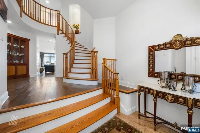 $1,830,573 | 29 Victoria Place West, Fort Lee, NJ 07024