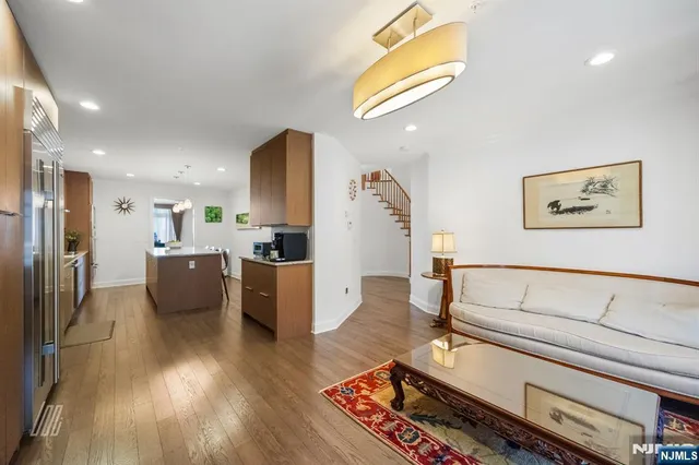 $1,830,573 | 29 Victoria Place West, Fort Lee, NJ 07024