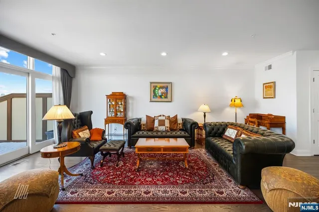 $1,830,573 | 29 Victoria Place West, Fort Lee, NJ 07024