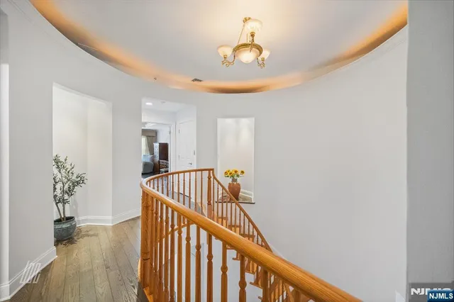 $1,830,573 | 29 Victoria Place West, Fort Lee, NJ 07024