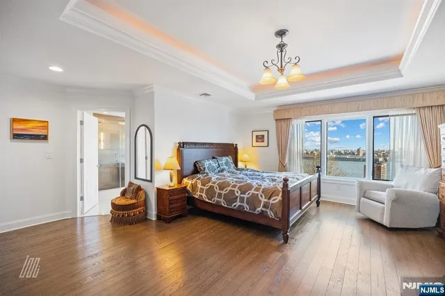 $1,830,573 | 29 Victoria Place West, Fort Lee, NJ 07024