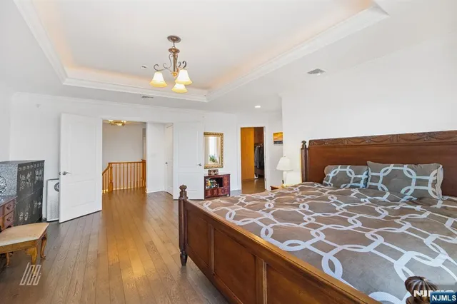 $1,830,573 | 29 Victoria Place West, Fort Lee, NJ 07024