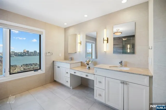 $1,830,573 | 29 Victoria Place West, Fort Lee, NJ 07024