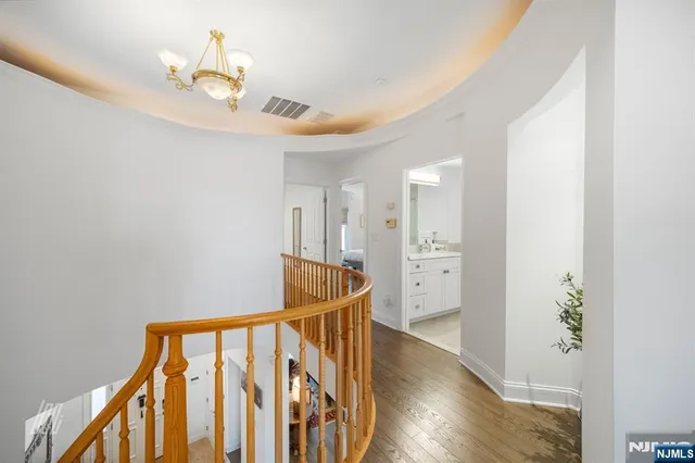 $1,830,573 | 29 Victoria Place West, Fort Lee, NJ 07024