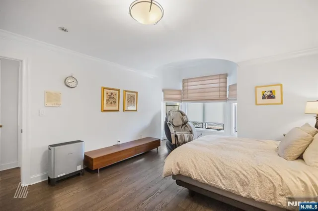 $1,830,573 | 29 Victoria Place West, Fort Lee, NJ 07024