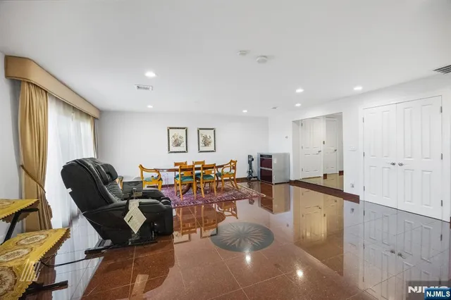 $1,830,573 | 29 Victoria Place West, Fort Lee, NJ 07024