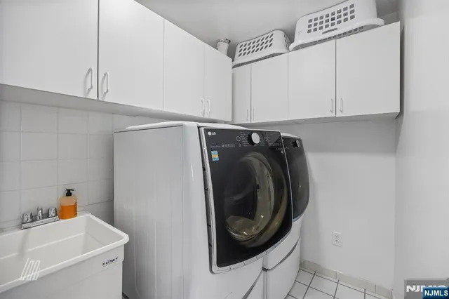 $1,830,573 | 29 Victoria Place West, Fort Lee, NJ 07024